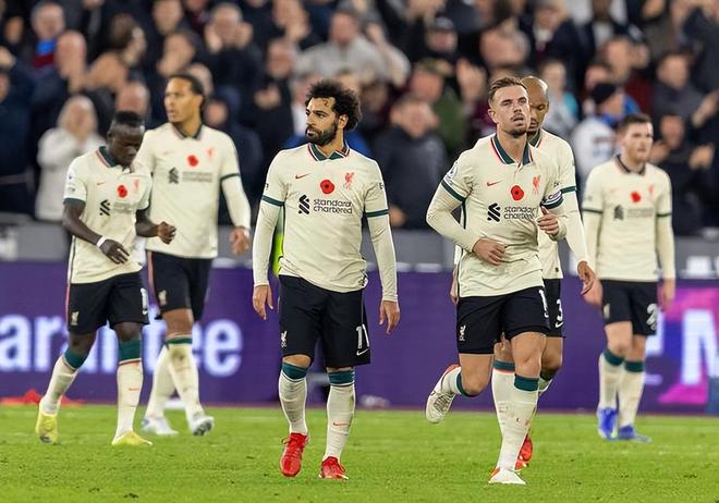 足坛悲喜夜！曼城曼联切尔西全没赢，阿森纳连收2份大礼，巴萨5：0