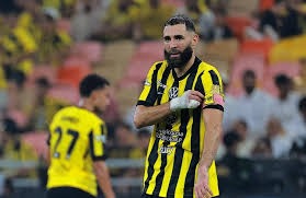 记者：斯卡洛尼将带着大力神杯参加世界杯抽签仪式